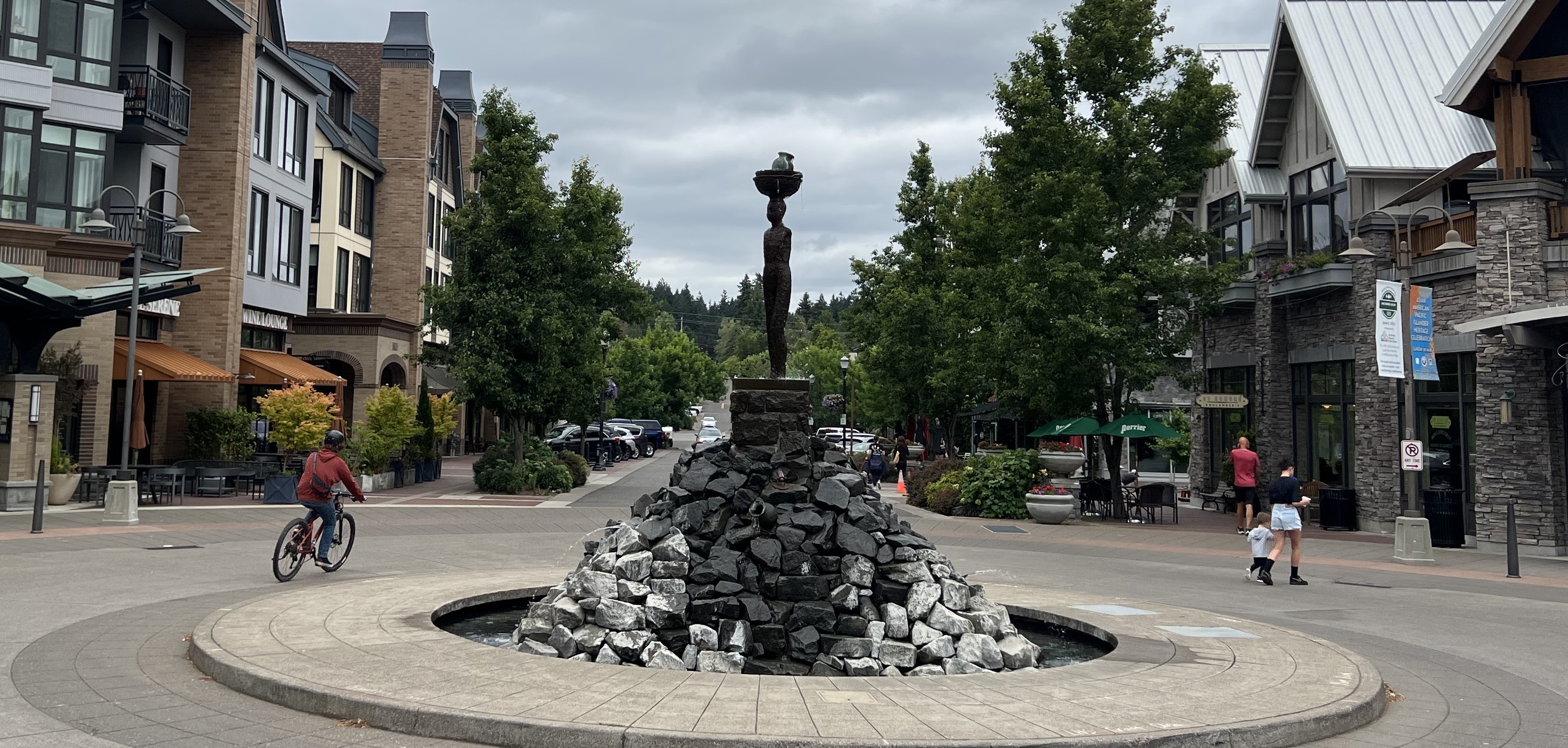 Downtown Lake Oswego Oregon roundabout